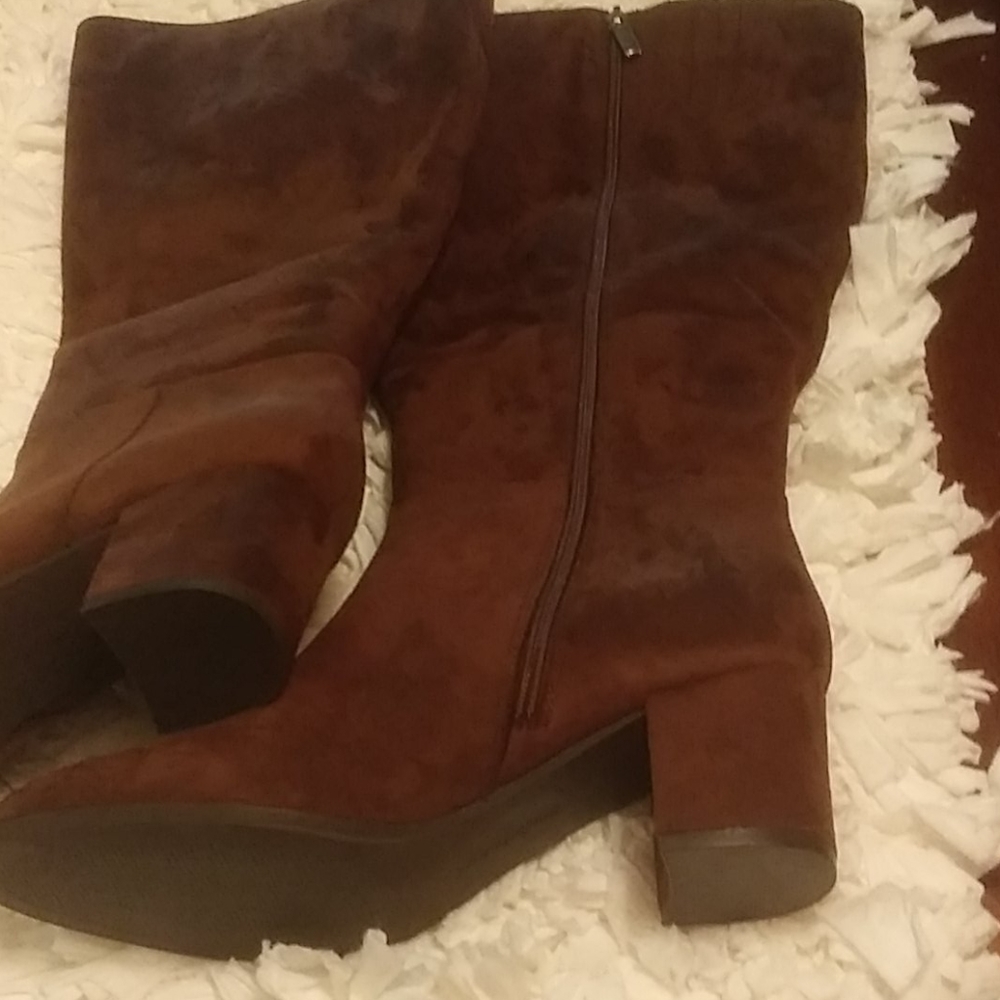 Boots - Picture 4 of 4